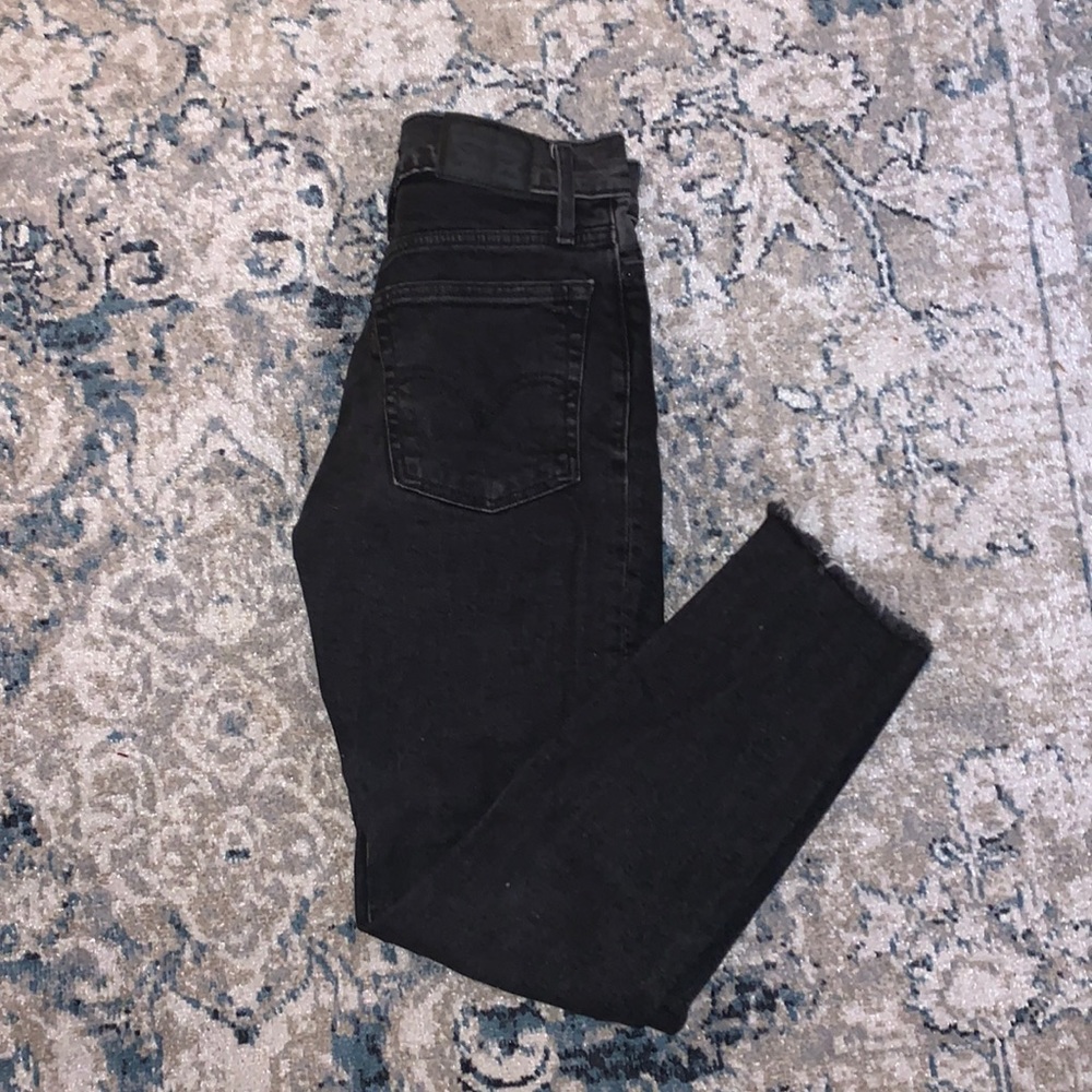 Levi’s wedgie skinny black wash woman’s 26